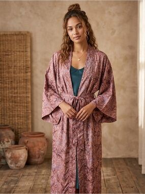Novica Vintage-Inspired Artisanal Batik Kimono Robe